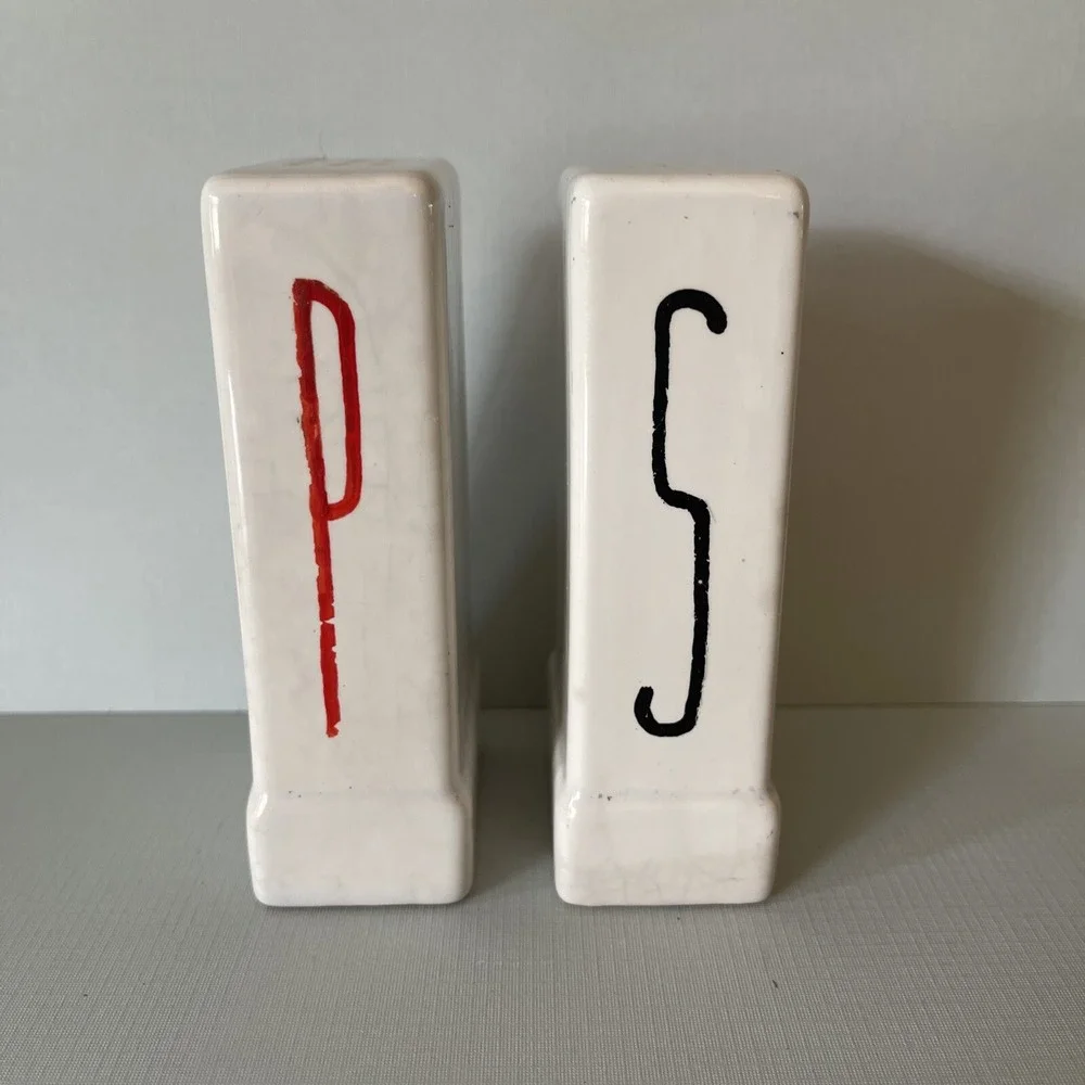 Vintage Art Deco Stove Range Top Ceramic Salt‎ Pepper Shakers Set w Corks AS IS